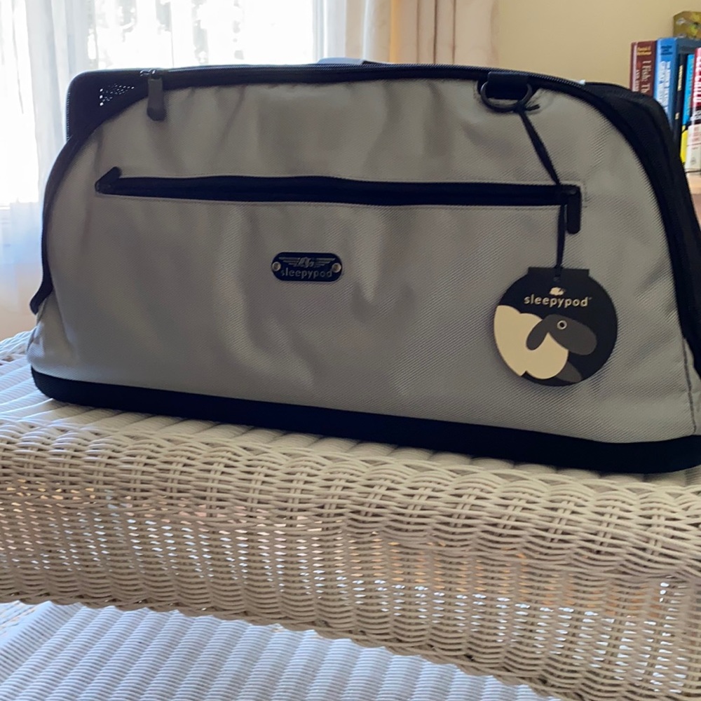 BRAND NEW SleepyPod Airline Approved pet carrier